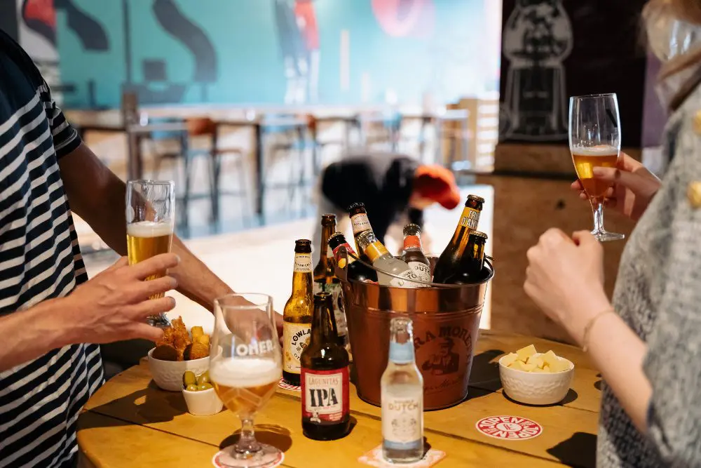 Pubquiz en borrel bij jeu de boules bar in Arnhem