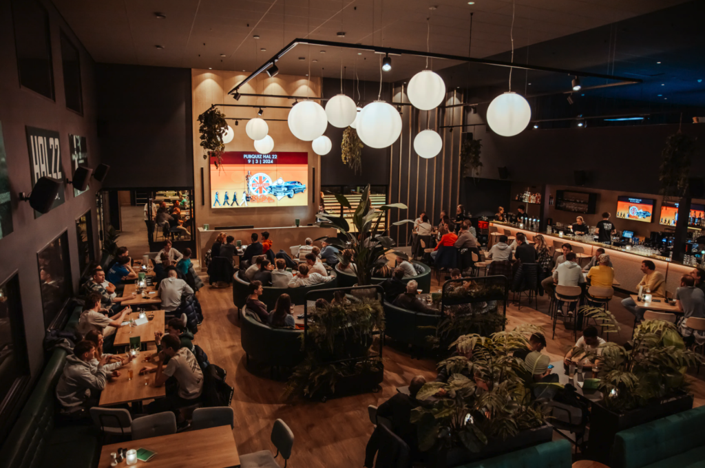 Maandelijkse quiz op locatie van Upbeatles pubquiz pakket.